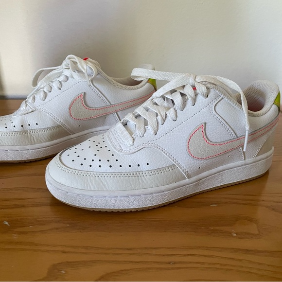 Nike Court Low Vision Women's Sneakers in White. Size 6 - Picture 1 of 6